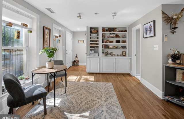 1024 MASSACHUSETTS Avenue NE Gallery 2