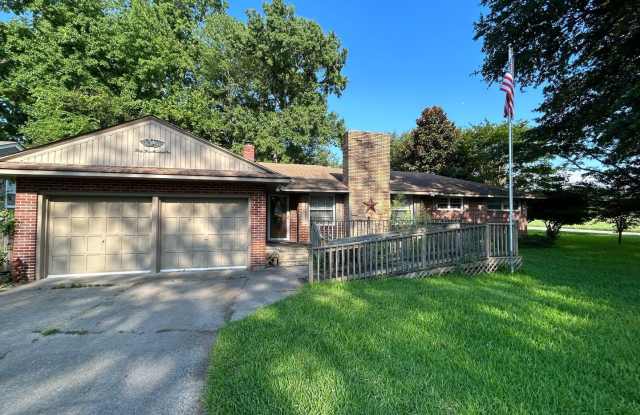 Spacious Brick Ranch Single Family Home! Gallery 1