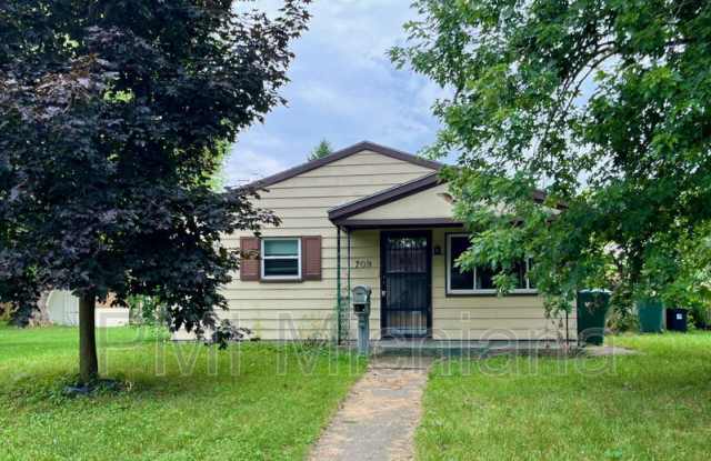 709 E 7th St photos photos
