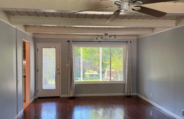 DARLING 2 BEDROOM IN ARDEN ARCADE!! Gallery 3