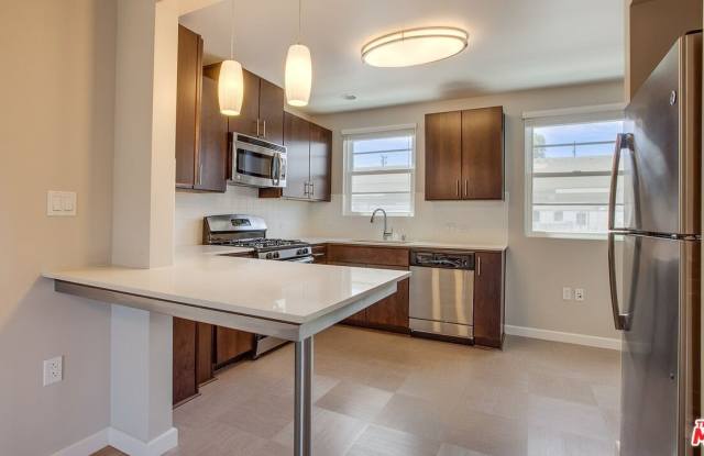 1012 Fredrick Street unit: 3 photos photos