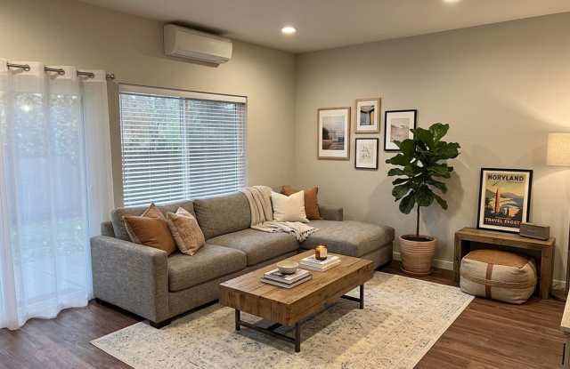 Coming Soon | Three bedroom townhouse in Central Talent location! Gallery 3