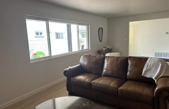 1300 Oak Avenue. Garden View Suite Gallery 1