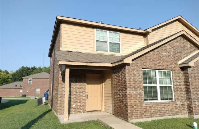 1712 S Waco Street photos photos