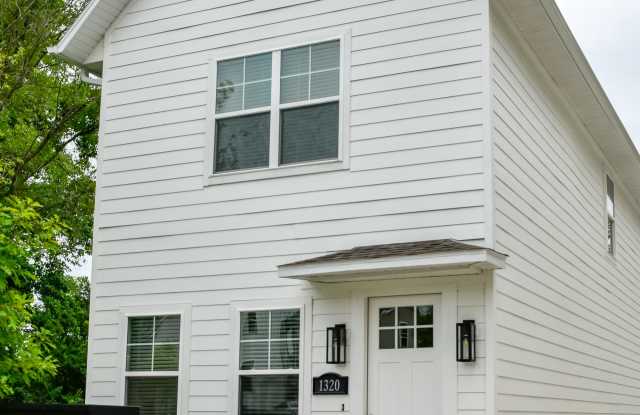1320 Van Buren Avenue Gallery 2