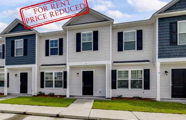 3 Bed 2.5 Bath MODERN TOWNHOMES Conveniently located near I-95 photos photos