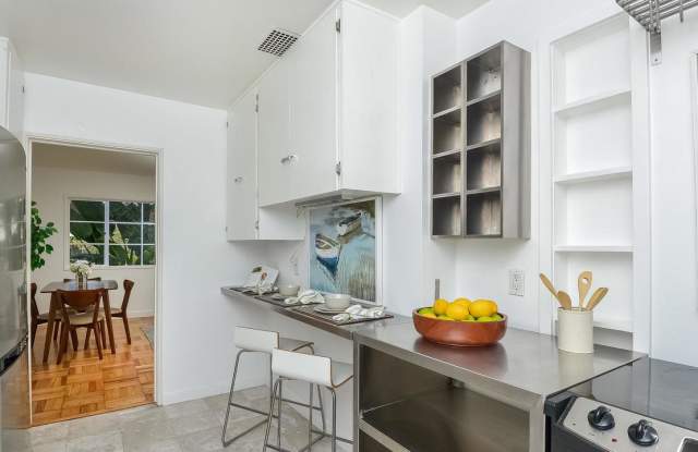5262 VILLAGE Green Gallery 3