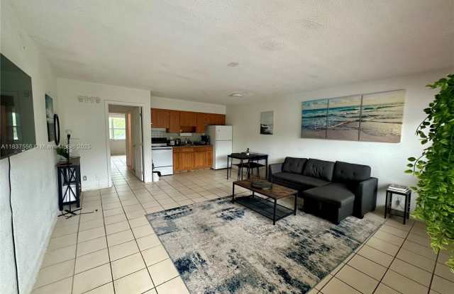 3100 NE 9th St photos photos