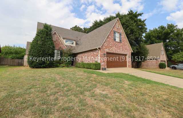 Spectacular 4 Bed | 4 Bath house in Ridge Pointe Gallery 3