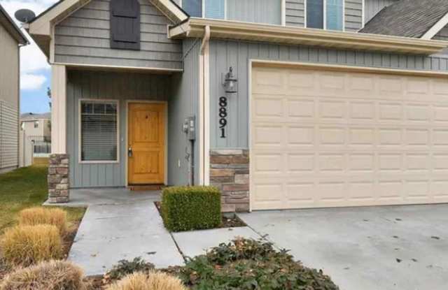 Charming Townhome located in a great area! Coming soon! photos photos