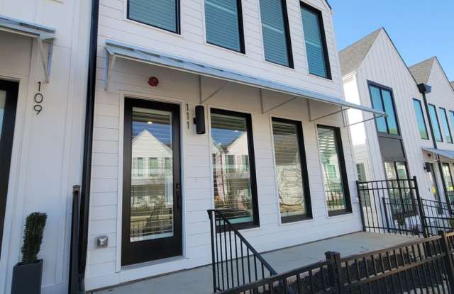 Walk to downtown Woodstock! photos photos