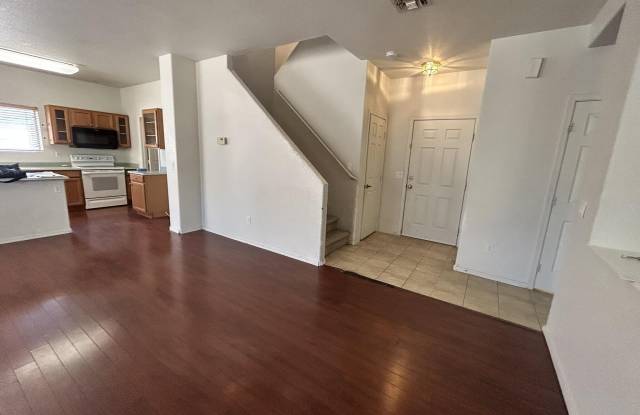 2430 E COUNTY DOWN Drive Gallery 4