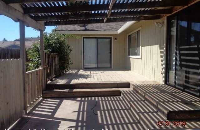 1190 Woodman Way Gallery 3
