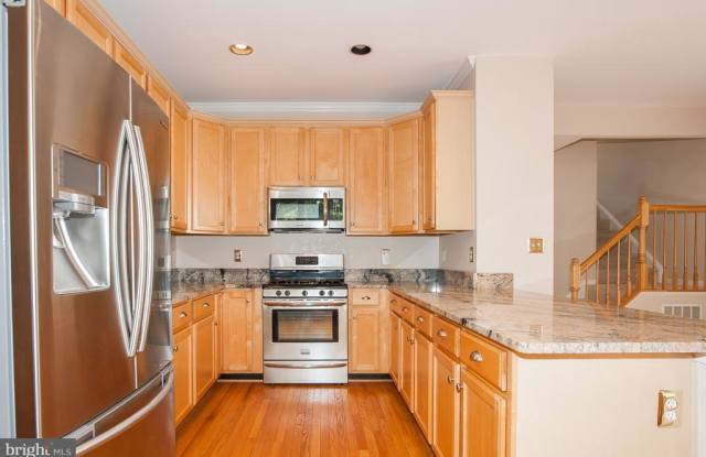6561 MCKENNA WAY Gallery 2