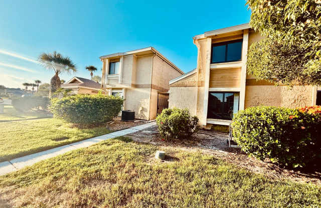 Beautiful Renovated 3/2 townhouse near Palm Bay Road and close to I-95! photos photos