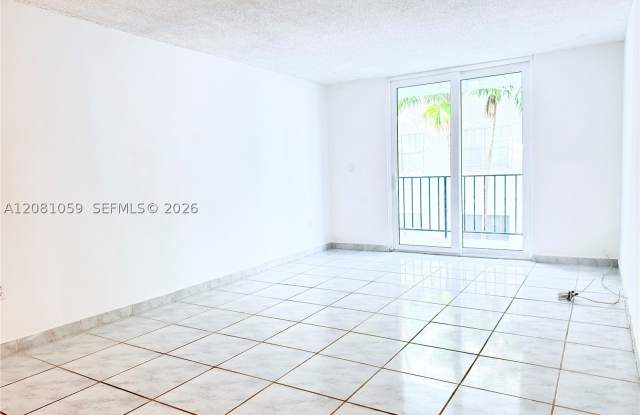720 Collins Ave Gallery 4