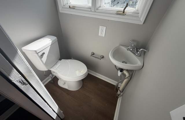 1120 Sparks Road Gallery 3