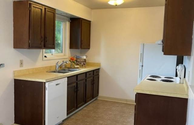 Remodeled Two Bedroom Apartment for Rent in Bozeman- Great Central Location Gallery 4