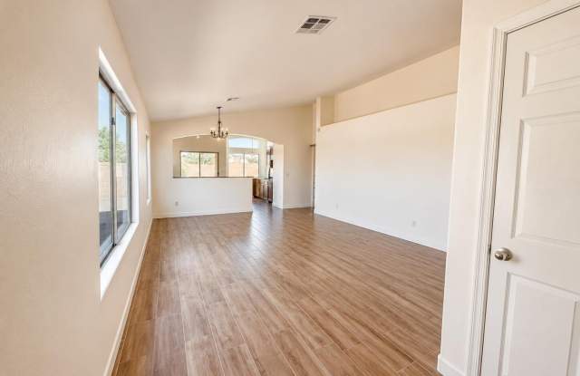5256 W PLEASANT Lane Gallery 3