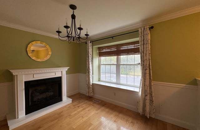 185 MEGAN CIRCLE Gallery 2