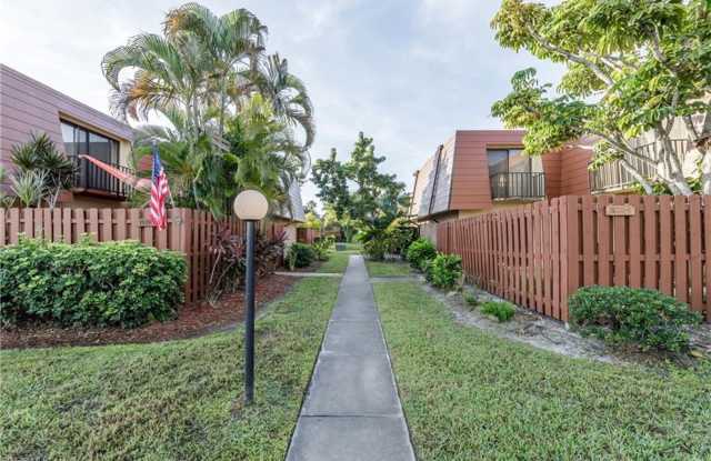 Spacious 2 bedroom 2 bathroom Townhome photos photos
