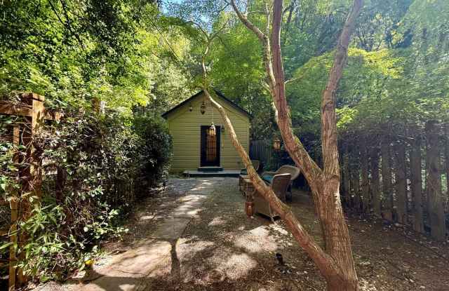PEACEFUL MADRONE CANYON ONE BEDROOM COTTAGE NEAR DOWNTOWN LARKSPUR photos photos