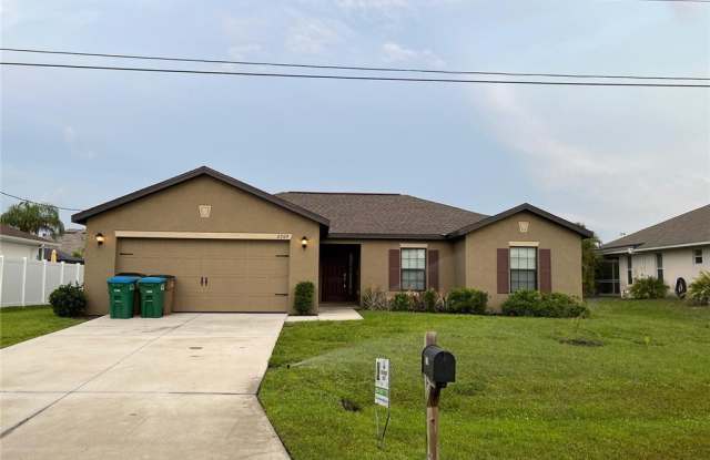 2709 SW 18th Avenue photos photos