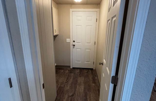 2bed 2bath Remodeled Unit in Kent Gallery 4