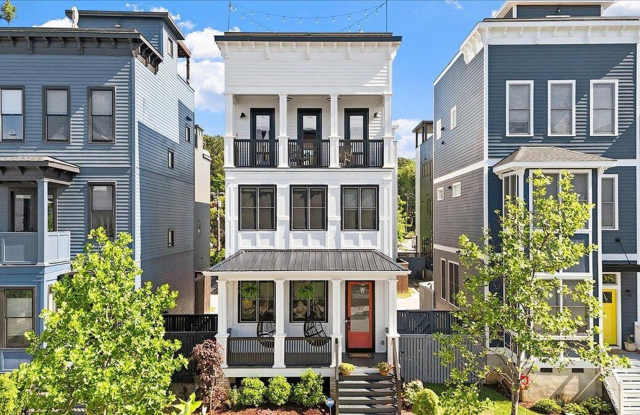 Luxurious 3BD, 2.5BA Downtown Raleigh Home with a Fenced Yard and Partially Covered Rooftop Terrace, Walking Distance to NC State Farmers Market, Dorothea Dix Park, Downtown, and More! Gallery 4