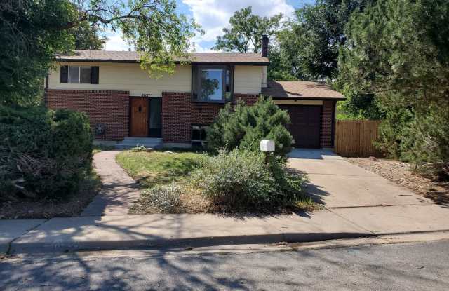 South Boulder home with excellent views - 4637 Huey Circle, Boulder, CO 80305