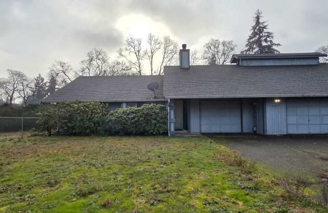 Spacious home with fully fenced yard! photos photos Spacious home with fully fenced yard! photos photos