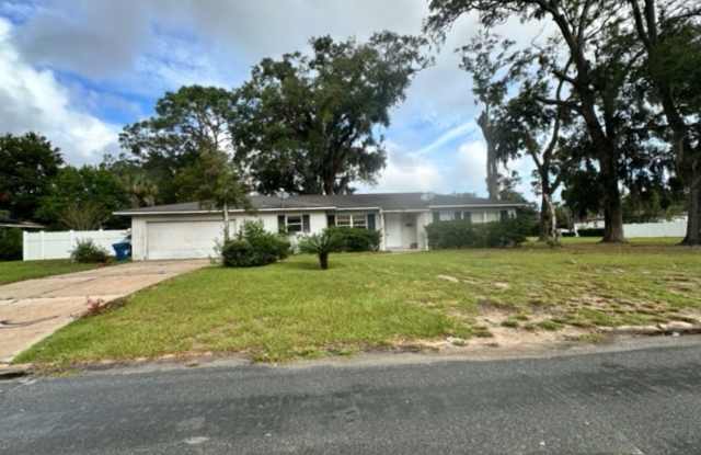 Move Fast on This Extra-Spacious 3-Bedroom, 2.5-Bath Concrete Block Home in Arlington! photos photos