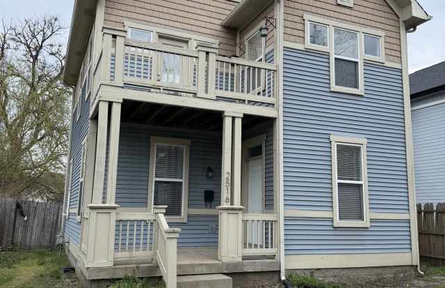 2516 N College Avenue photos photos