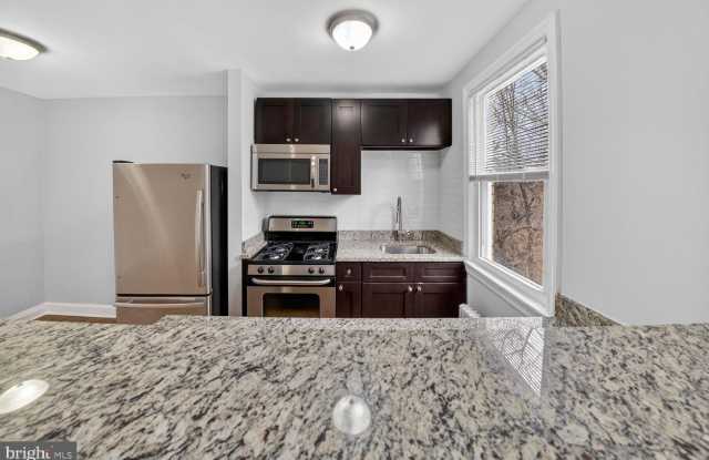 4703 RAVENSWOOD Road unit: 25 photos photos