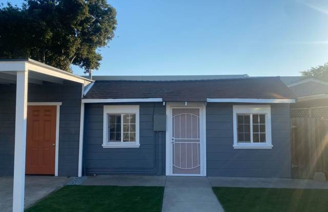 Beautifully maintained detached house with A/C, parking, refrigerator, washer and dryer, private rear yard, CAT friendly photos photos