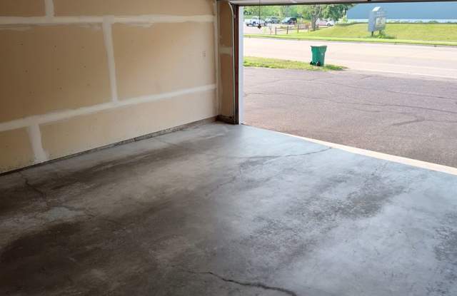 3 Bedroom, 2 bathroom twin home in Oakdale Gallery 4