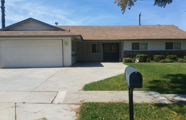 Newly Remodeled South Corona Family Home photos photos