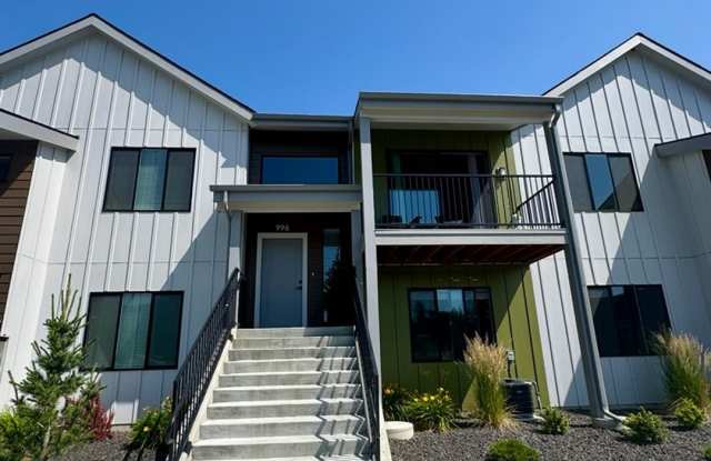 Cute, modern 2 bed 2.5 bath condo for rent! photos photos