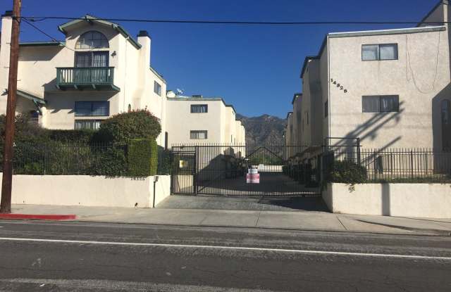 14325 Foothill Blvd # 25 - Foothill Condo - 14325 Foothill Freeway, Los Angeles, CA 91342