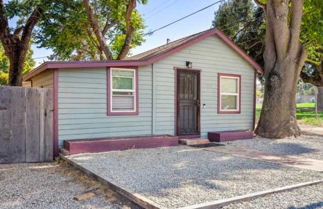 Cute 1 bedroom home with yard pets ok photos photos