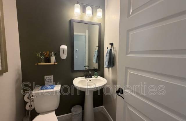 5217 N 79th Dr Gallery 4