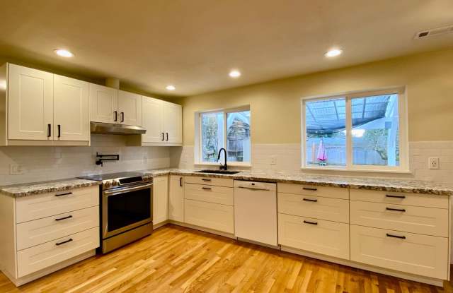 Practical Renton rambler with large yard - 12615 Southeast 170th Street, Renton, WA 98058