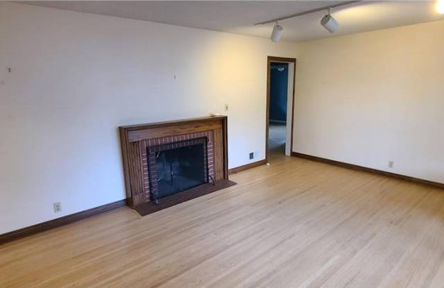 5828 Kellogg Avenue Gallery 4