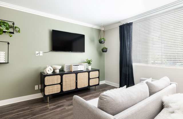 1200 Riverside Gallery 2