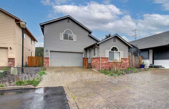 1992 Meadowood Loop - 1992 Meadowood Loop, Woodland, WA 98674