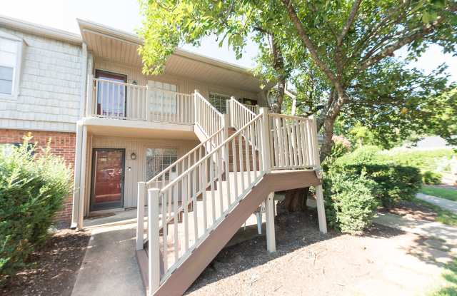 Well-maintained 2-bedroom, 1-bath upper level condo in Winston-Salem, photos photos