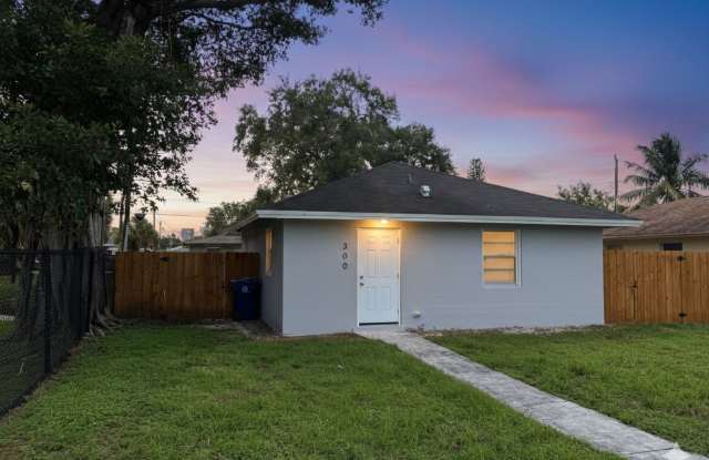 300 Northwest 28th Way - 300 Northwest 28th Way, Boulevard Gardens, FL 33311