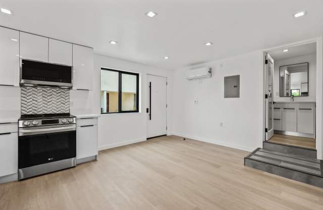2422 Meadowvale Ave Gallery 4