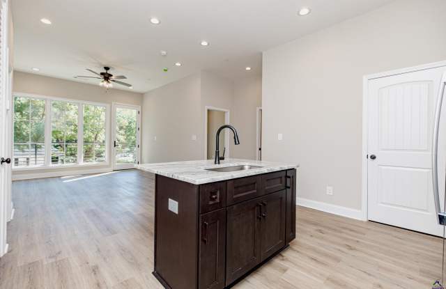 1009 Northside Drive photos photos