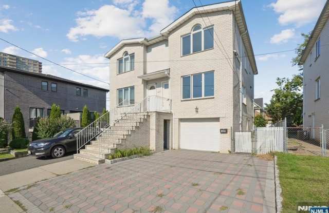 1627 Ponsi B - 1627 Ponsi Street, Fort Lee, NJ 07024